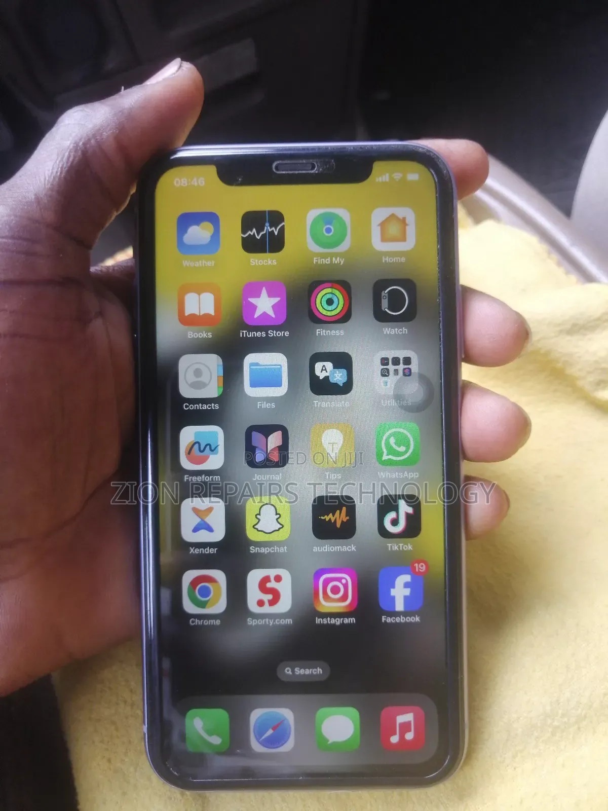 New Apple iPhone 11 128 GB Red