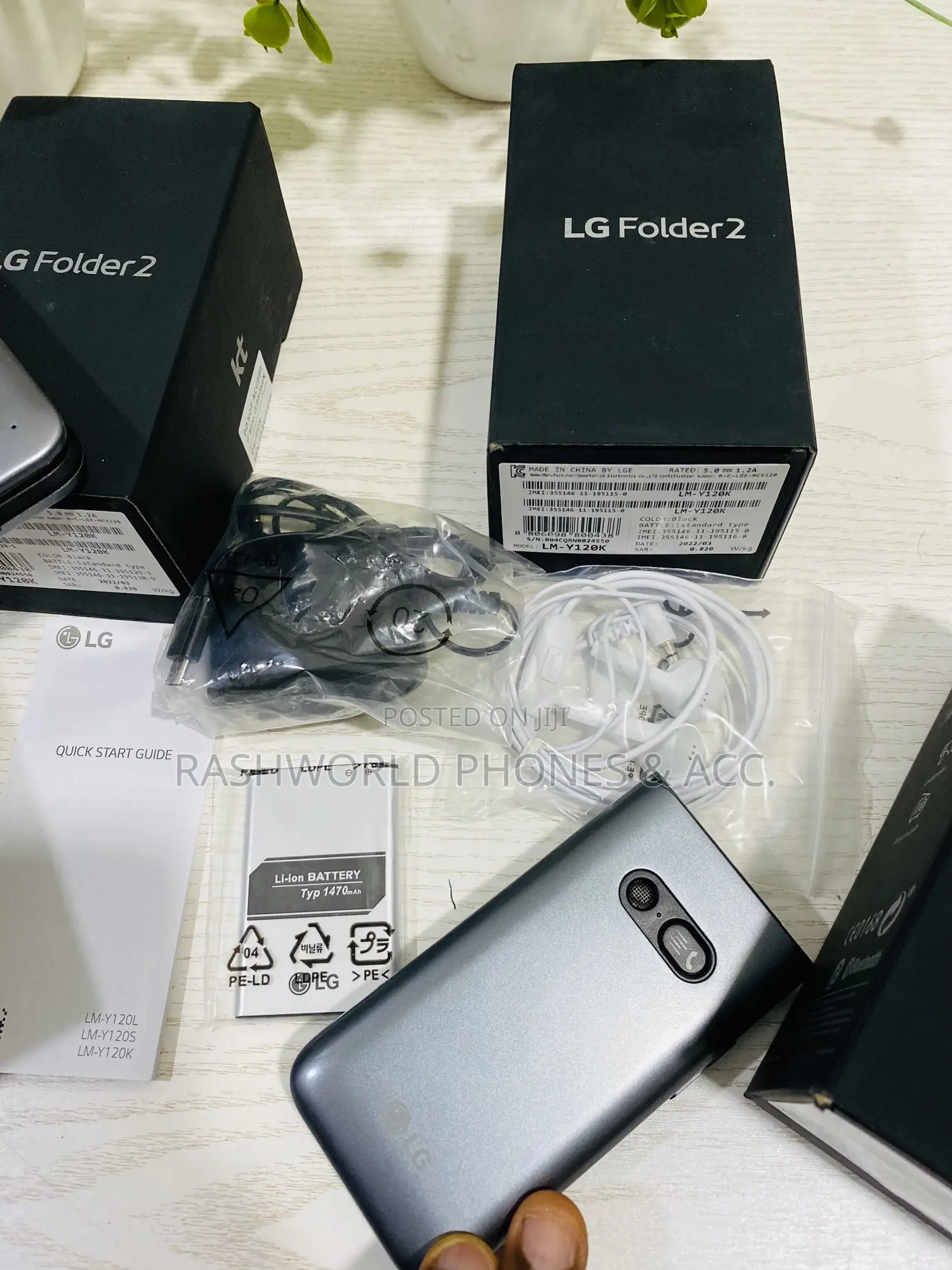 New LG Folder 2 8 GB Black