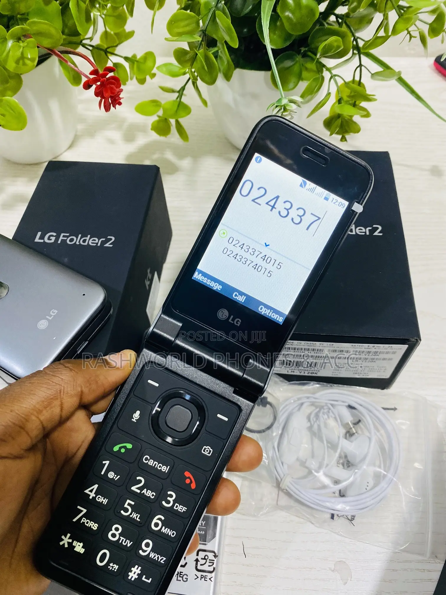New LG Folder 2 8 GB Black