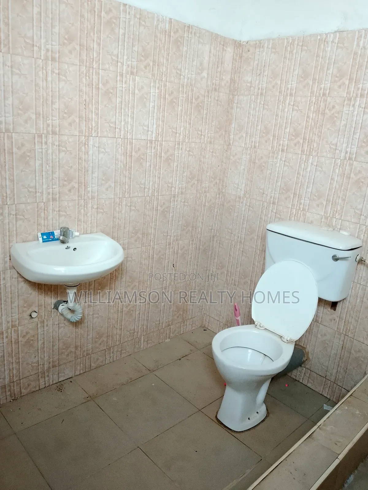 1bdrm Apartment in Community 20 Estate, Spintex for rent