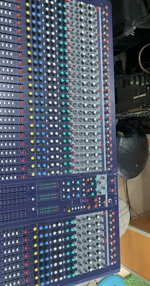 Soundcraft Lx9 32channel Professional Audio Mixer.