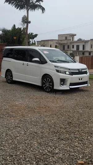 Photo - Toyota Voxy SV Premium 2014 White
