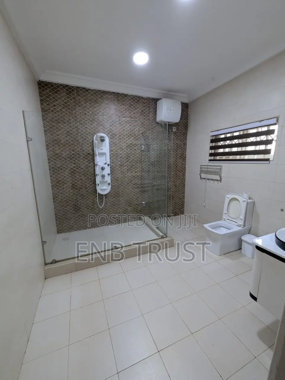 4bdrm Duplex in West Legon, Medifem Area for sale