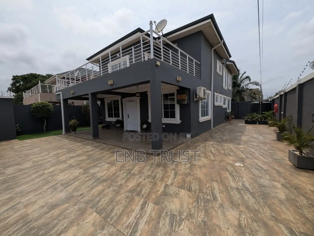 4bdrm Duplex in West Legon, Medifem Area for sale