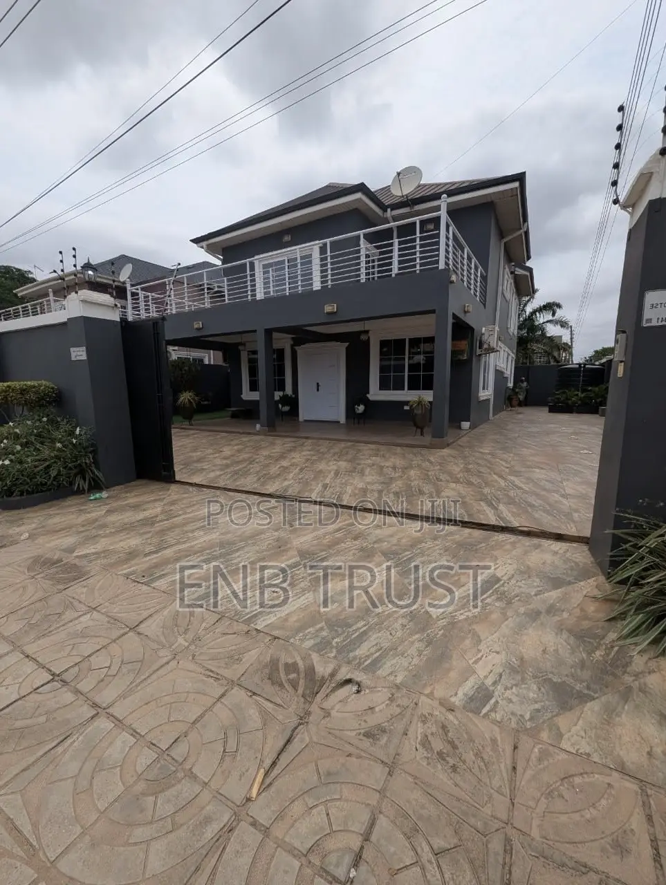 4bdrm Duplex in West Legon, Medifem Area for sale