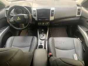 Mitsubishi Outlander 2011 Green