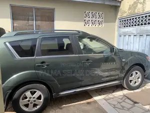 Mitsubishi Outlander 2011 Green
