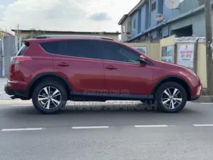 Toyota RAV4 XLE AWD (2.5L 4cyl 6A) 2017 Red
