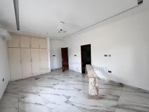 4bdrm House in Lake Side Estate for rent