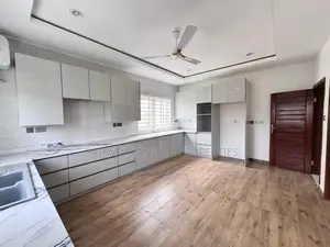 4bdrm House in Lake Side Estate for rent