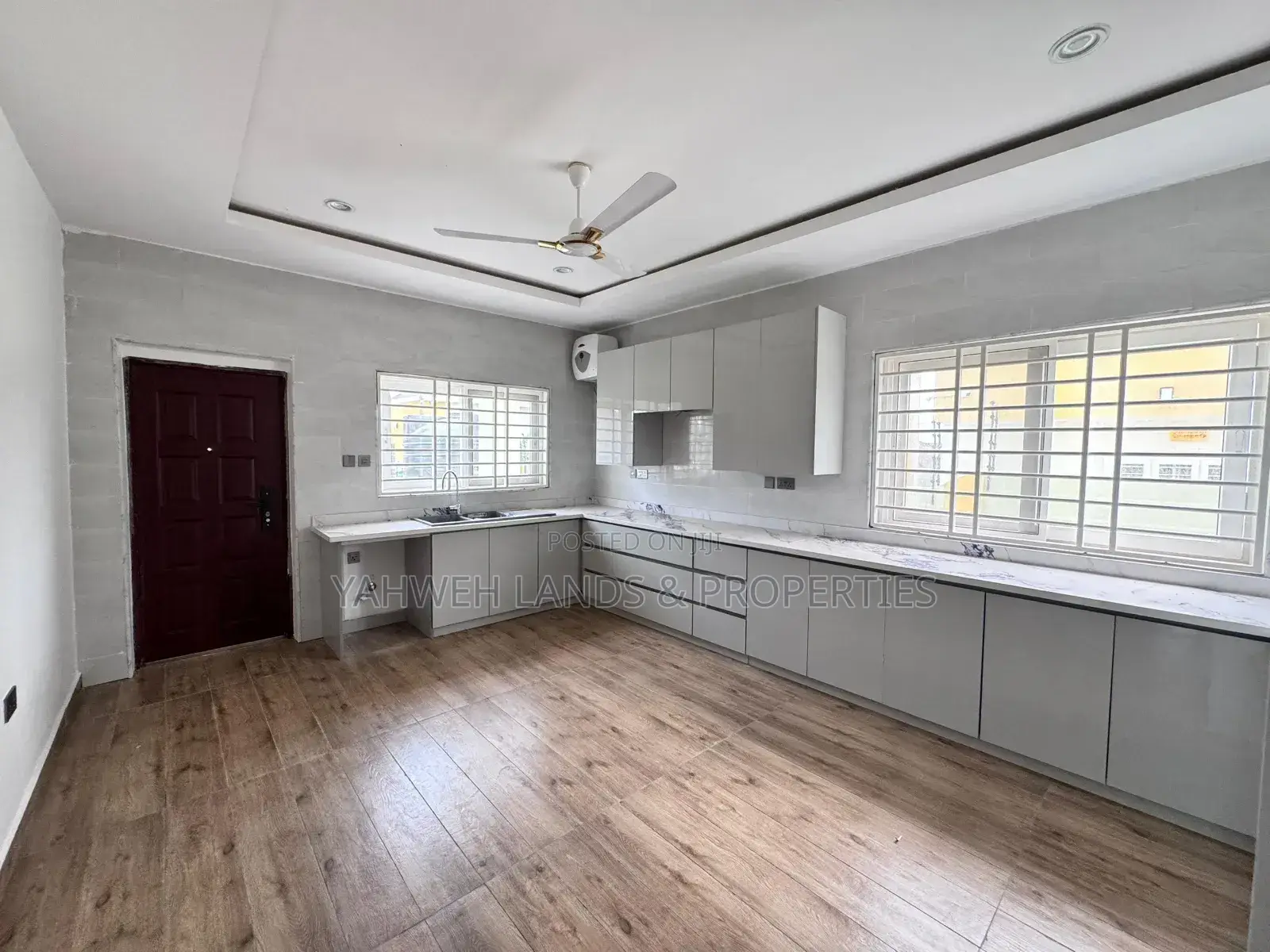 4bdrm House in Lake Side Estate for rent