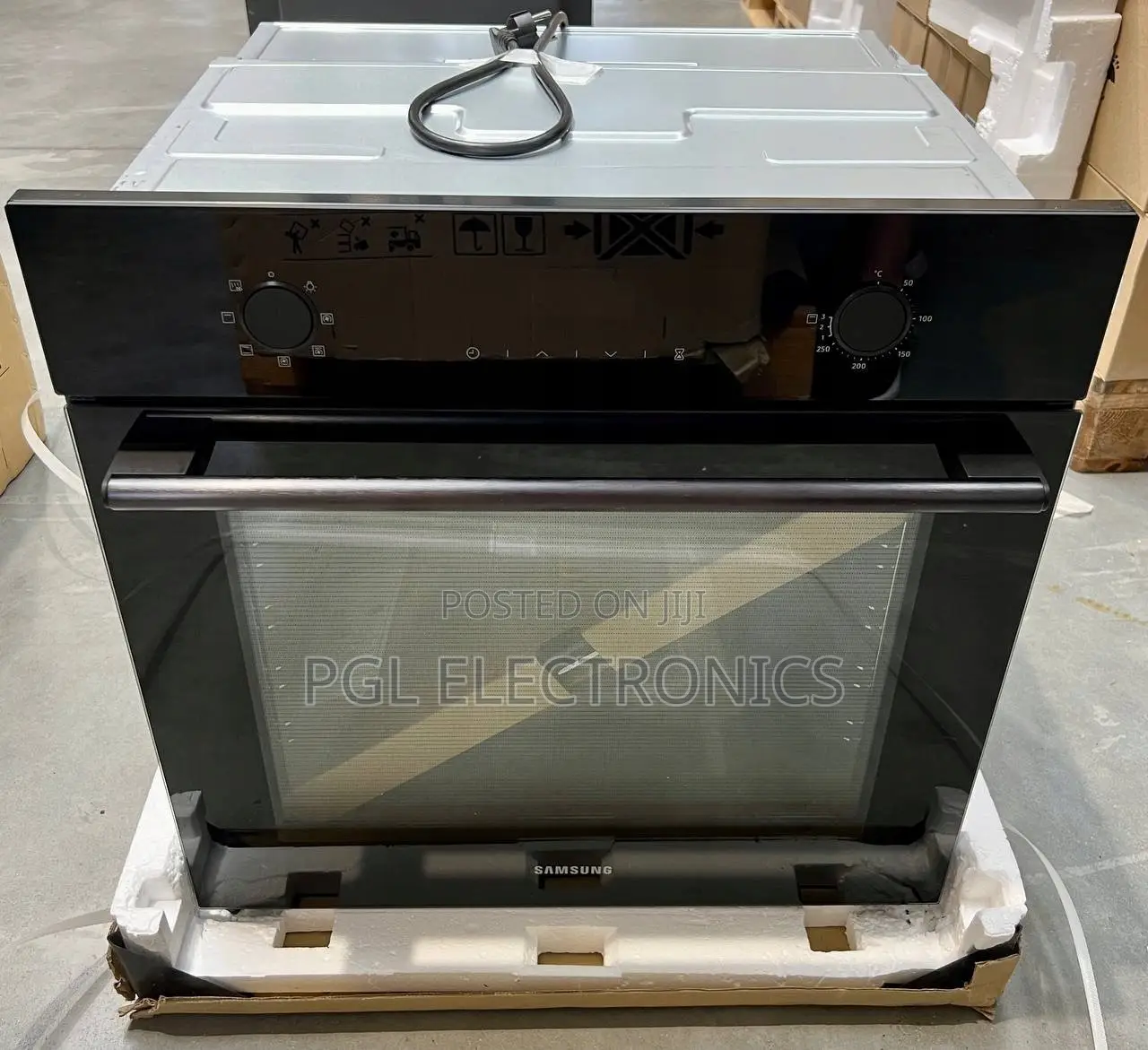Samsung Nv68a1140bk/Eu 60 Cm Built-in Electric Oven 68l