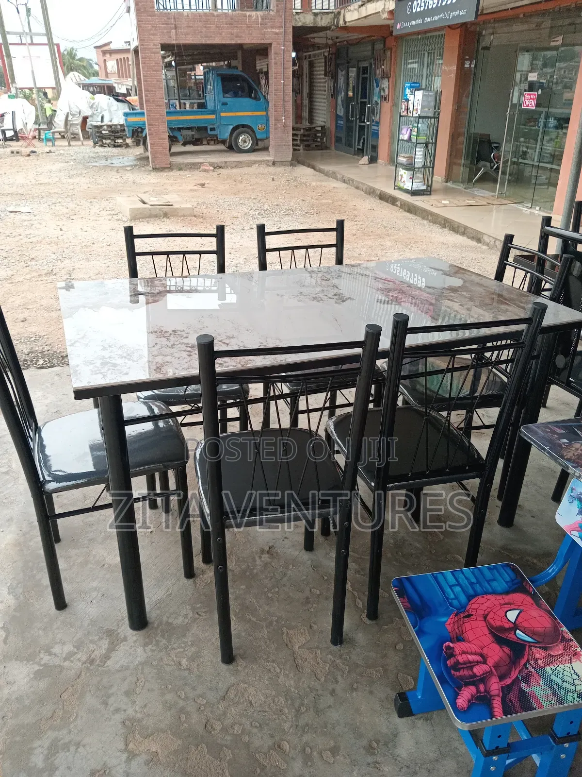 Cinches Dining Set