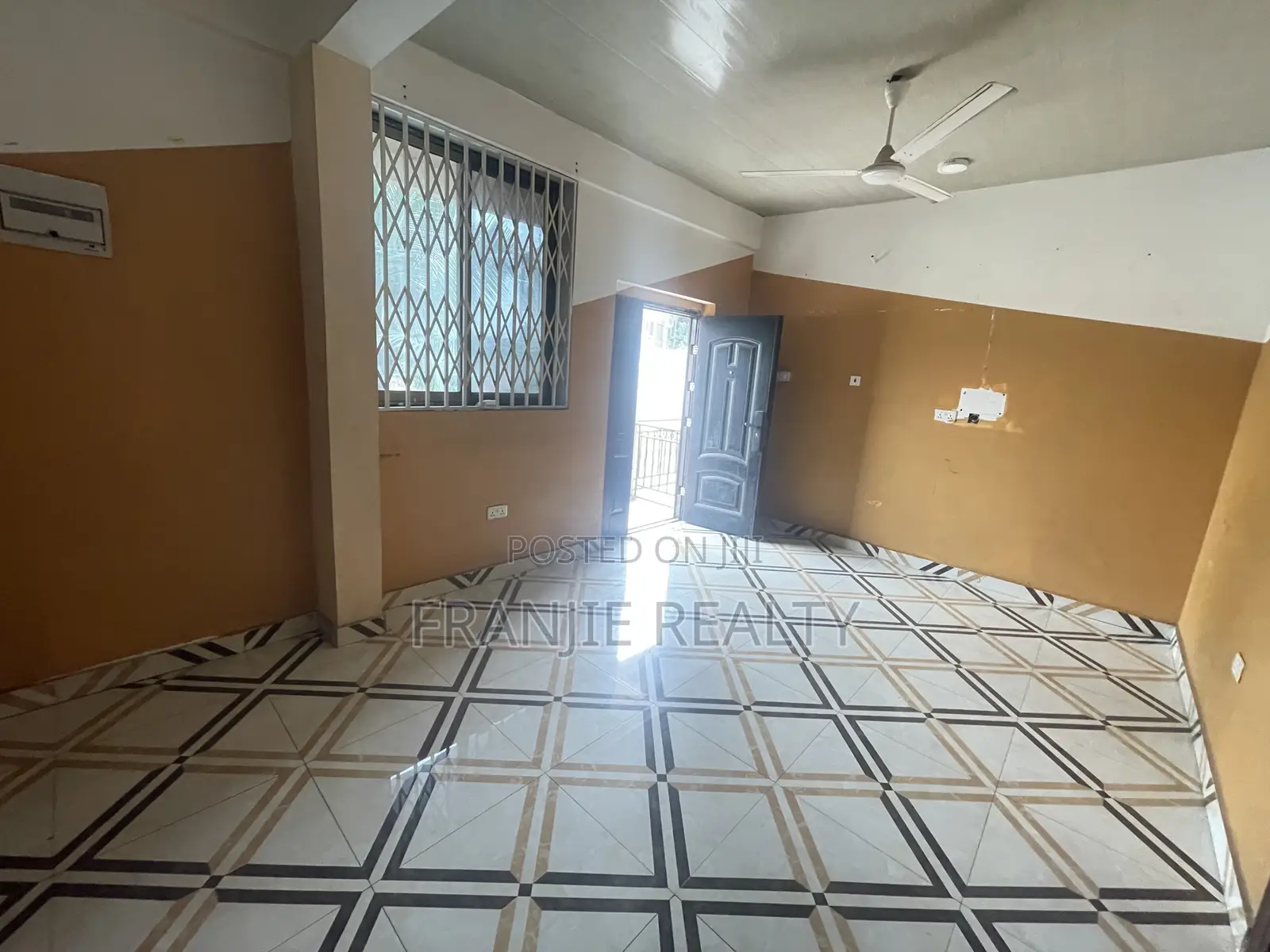 2bdrm Apartment in West Hills Mall Area for rent
