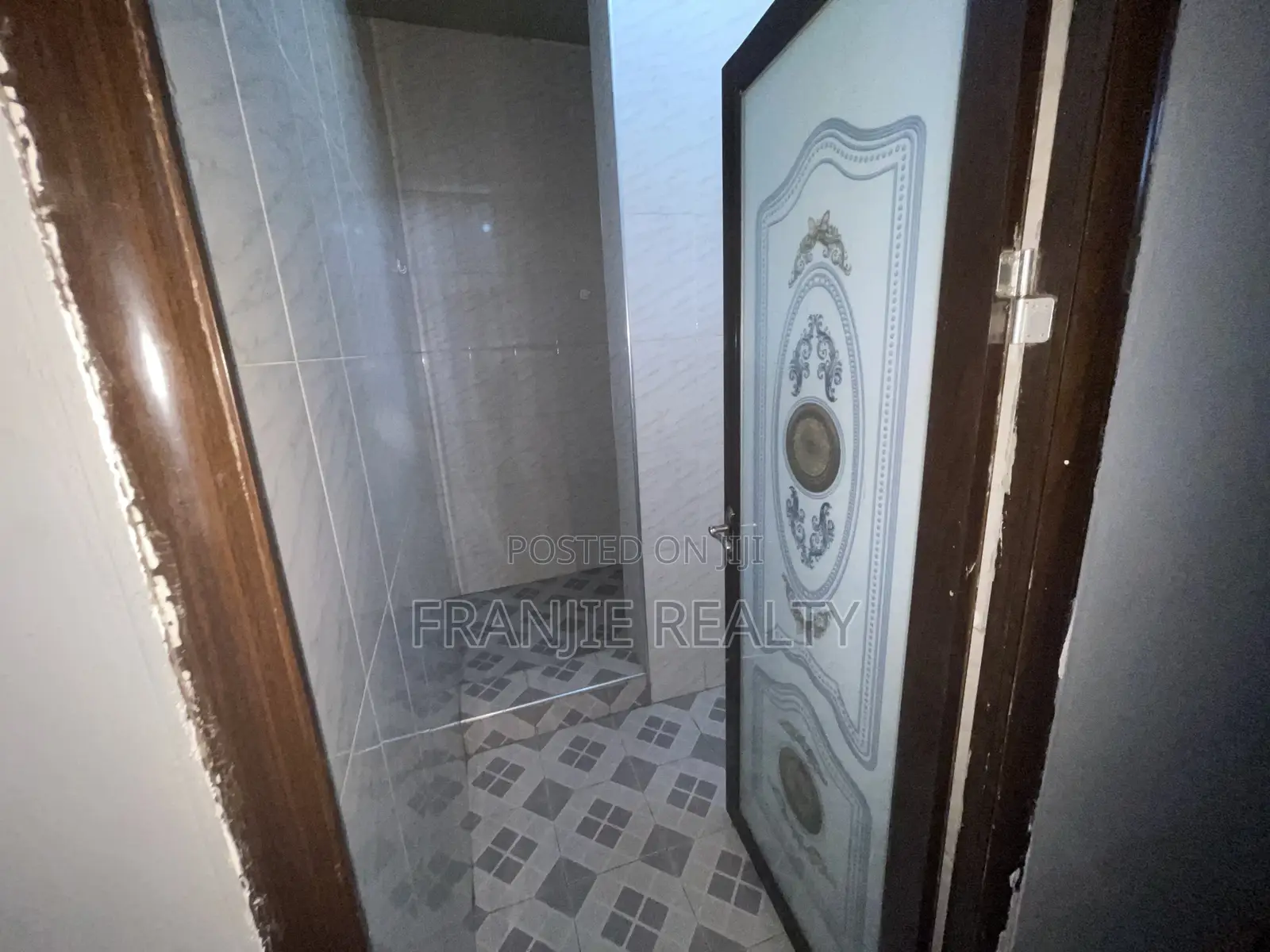 2bdrm Apartment in West Hills Mall Area for rent