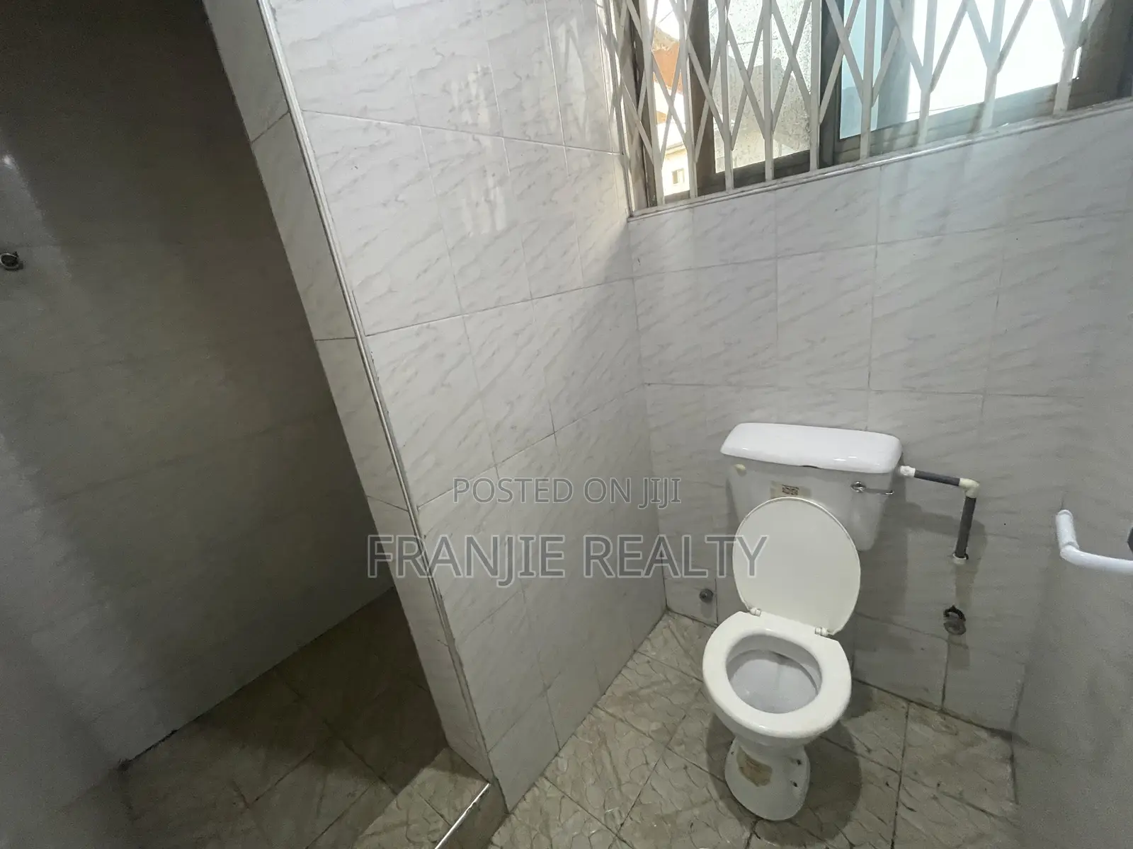 2bdrm Apartment in West Hills Mall Area for rent