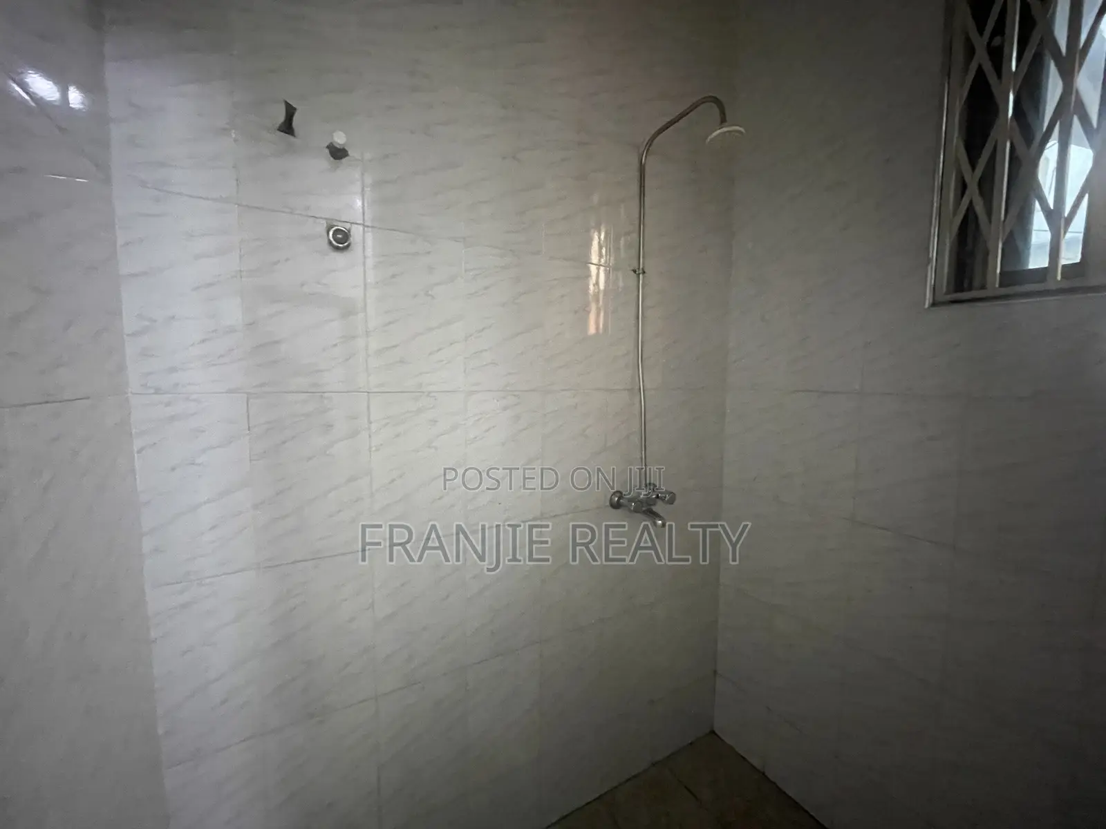 2bdrm Apartment in West Hills Mall Area for rent