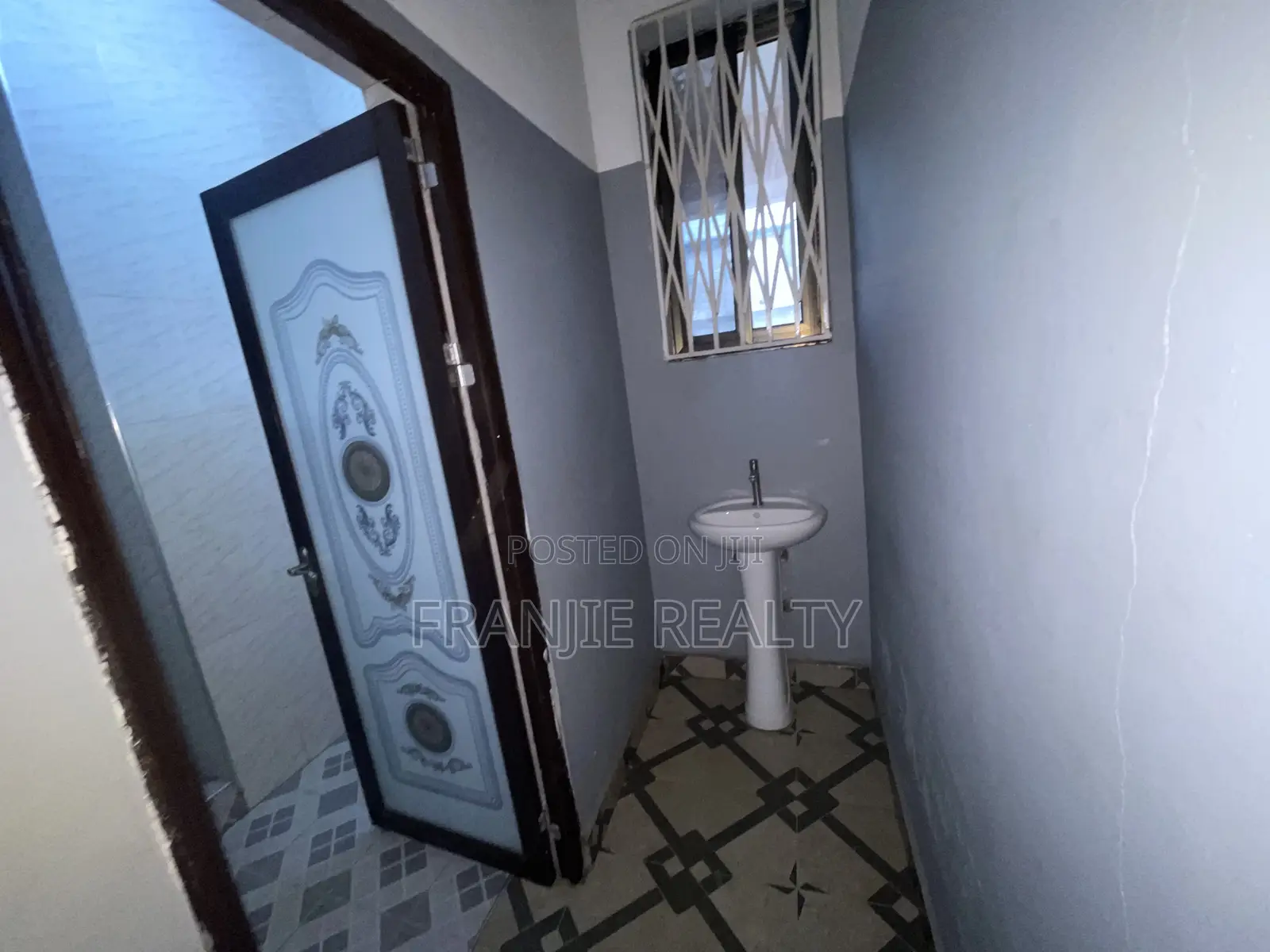 2bdrm Apartment in West Hills Mall Area for rent