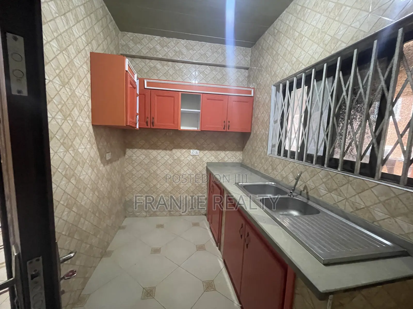 2bdrm Apartment in West Hills Mall Area for rent