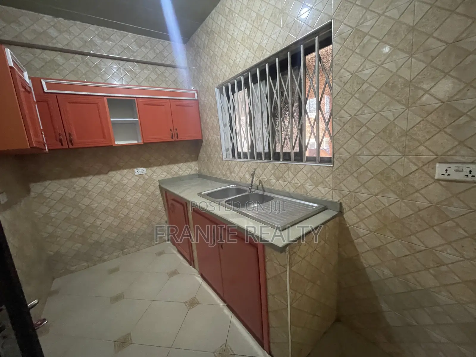 2bdrm Apartment in West Hills Mall Area for rent