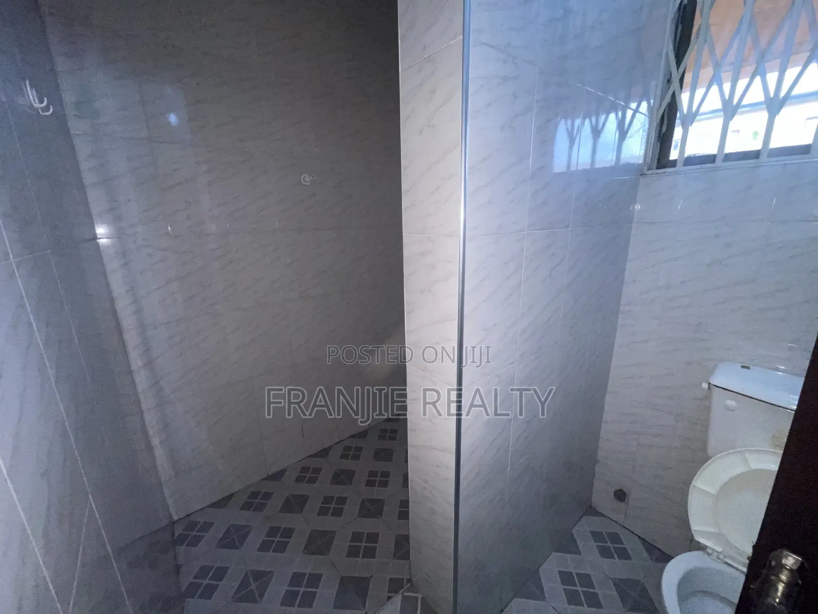 2bdrm Apartment in West Hills Mall Area for rent