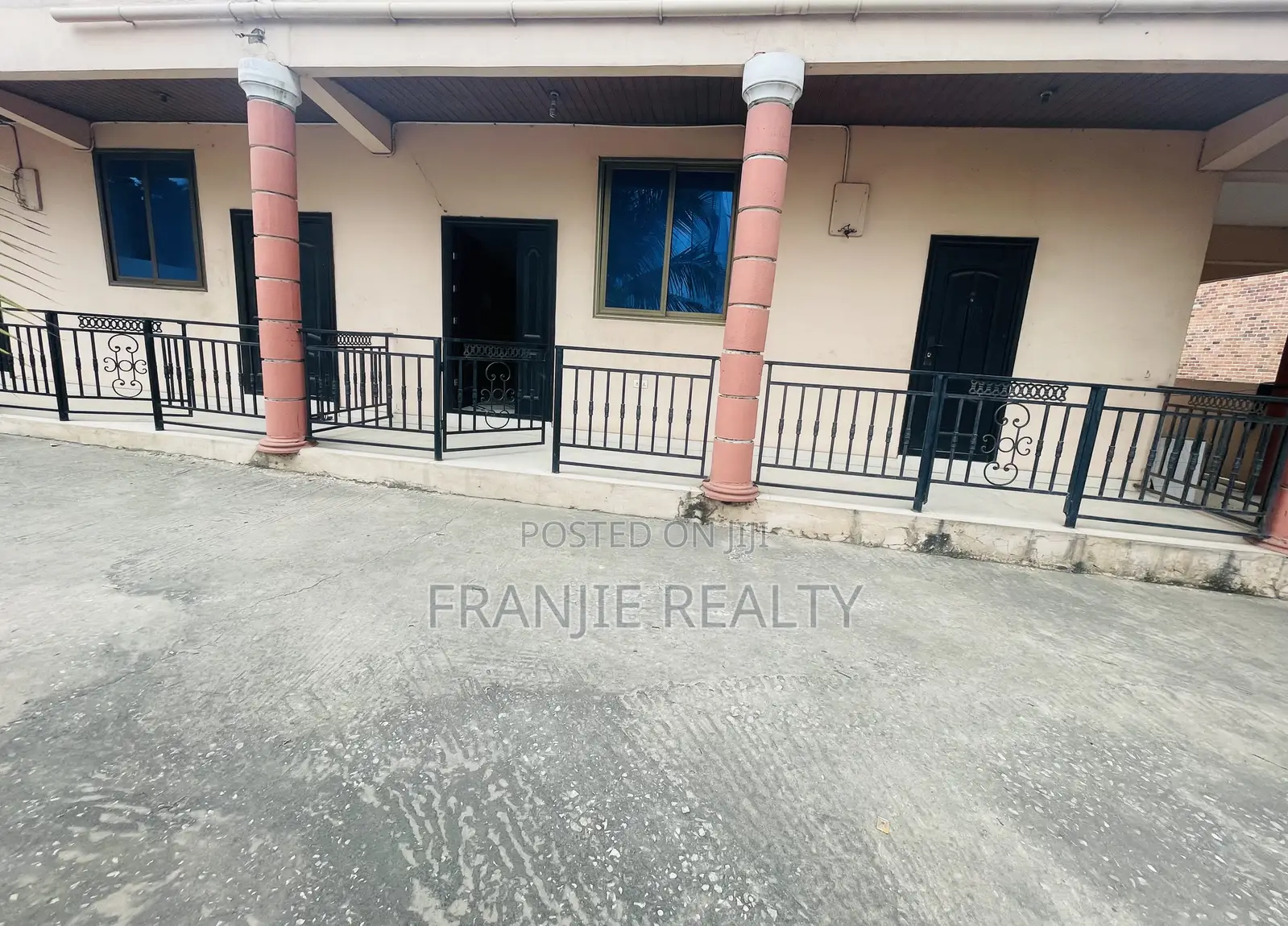 2bdrm Apartment in West Hills Mall Area for rent