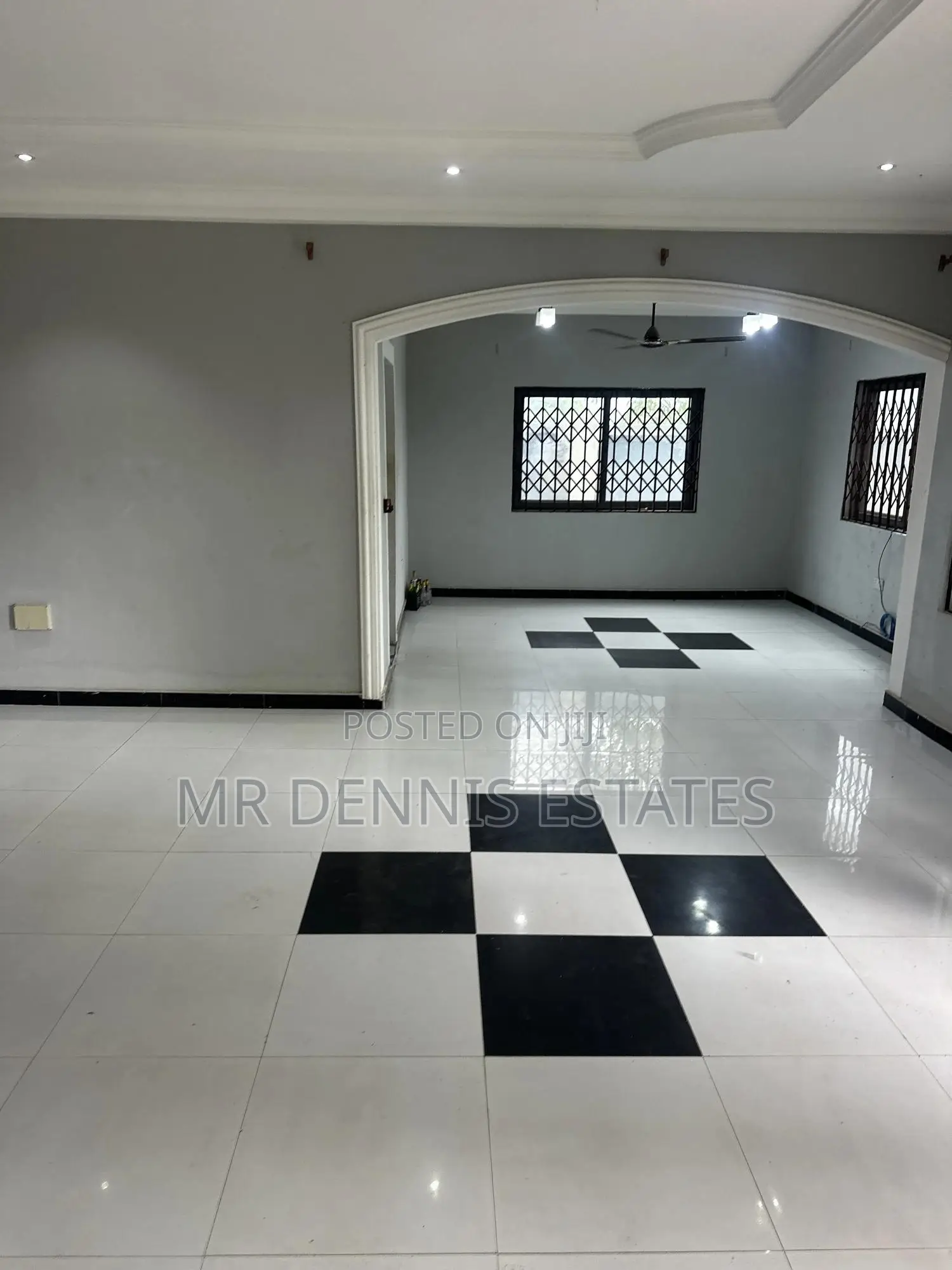 4bdrm House in Westhills Mall for rent