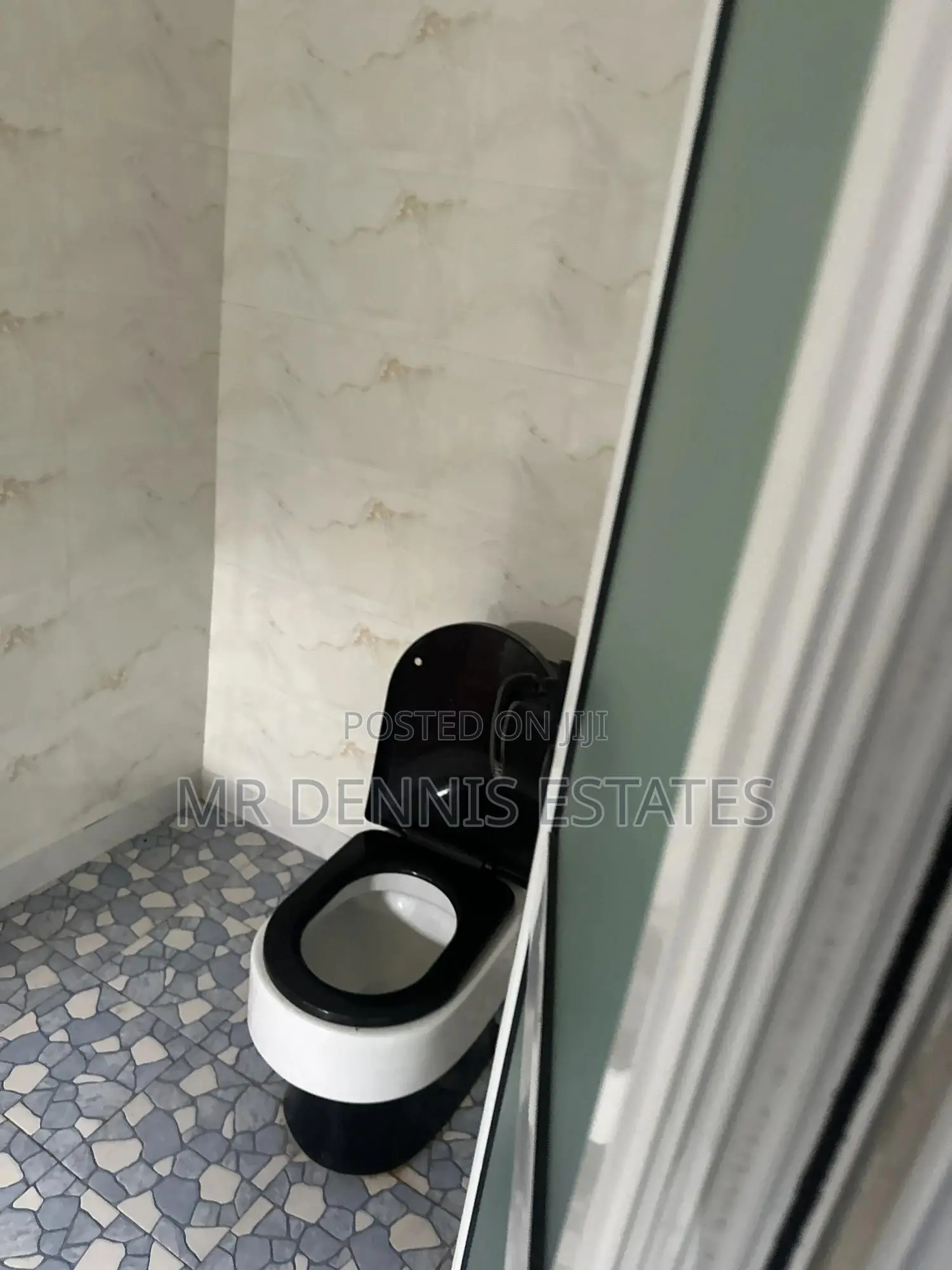4bdrm House in Westhills Mall for rent