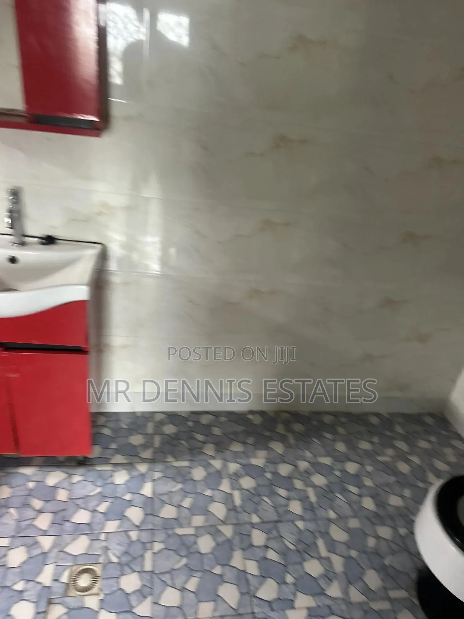 4bdrm House in Westhills Mall for rent