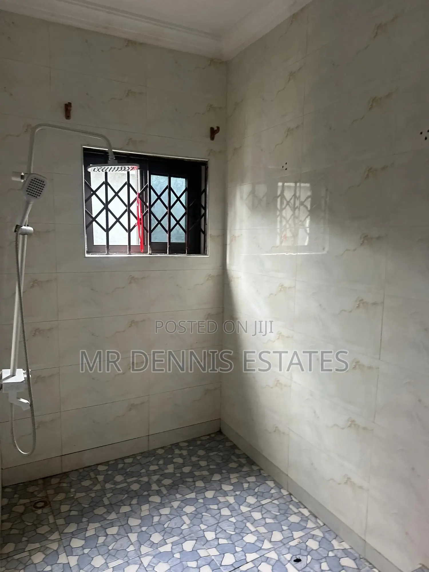4bdrm House in Westhills Mall for rent