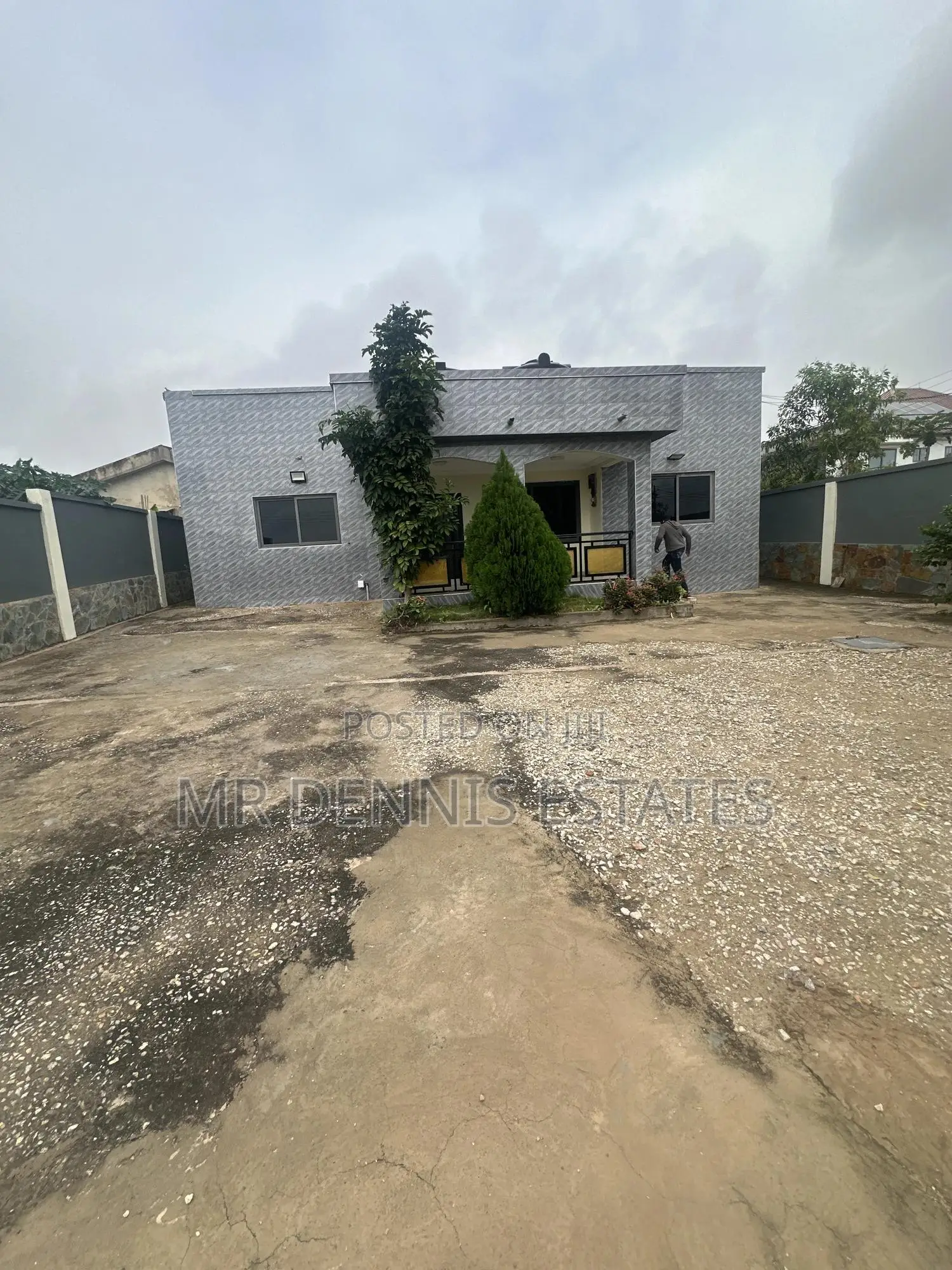 4bdrm House in Westhills Mall for rent