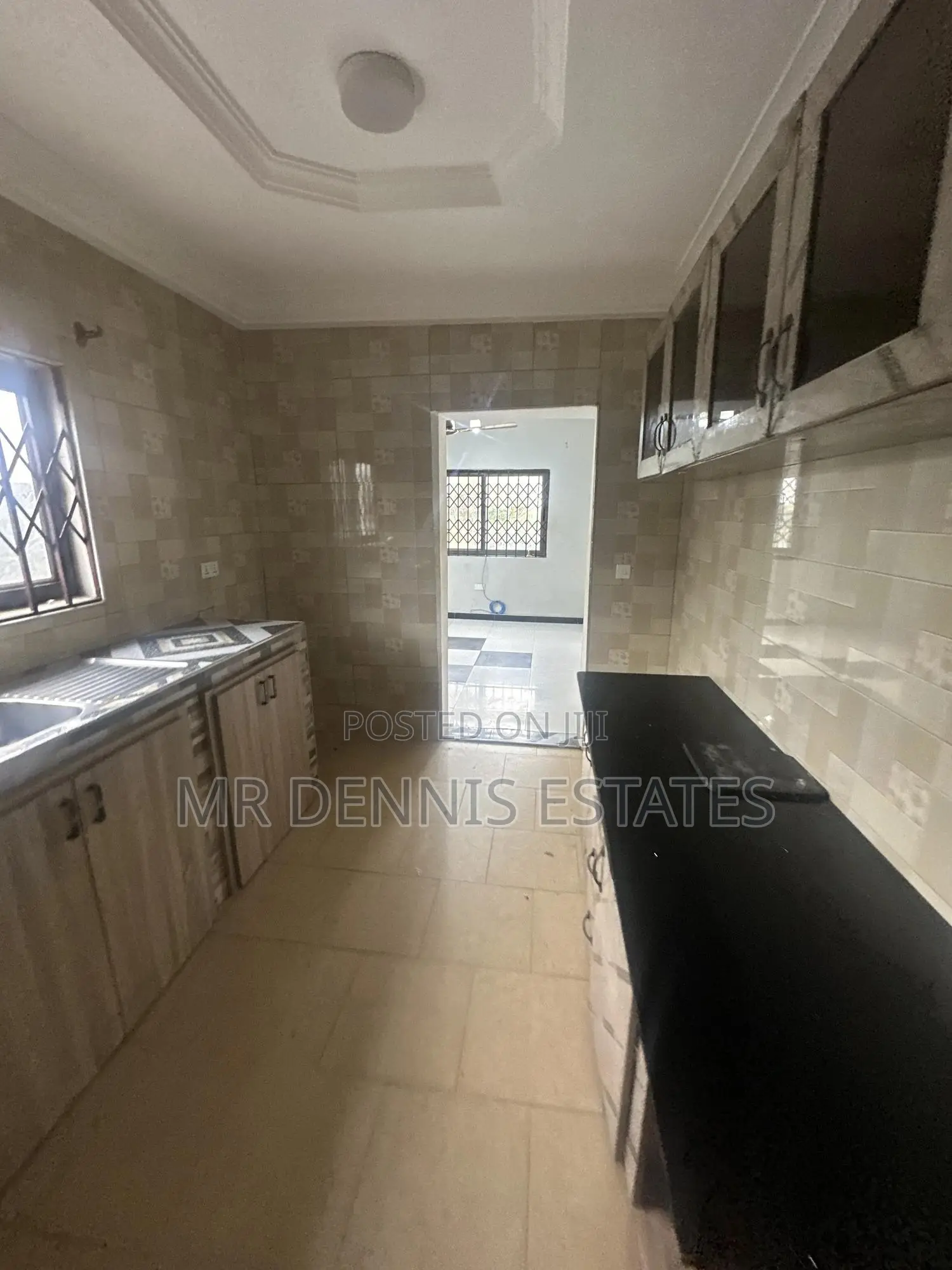 4bdrm House in Westhills Mall for rent