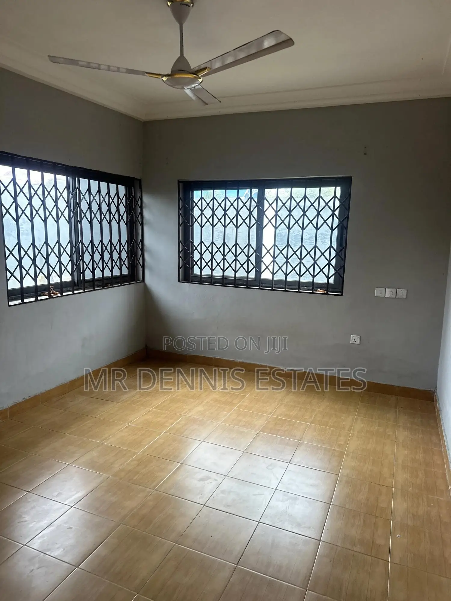4bdrm House in Westhills Mall for rent