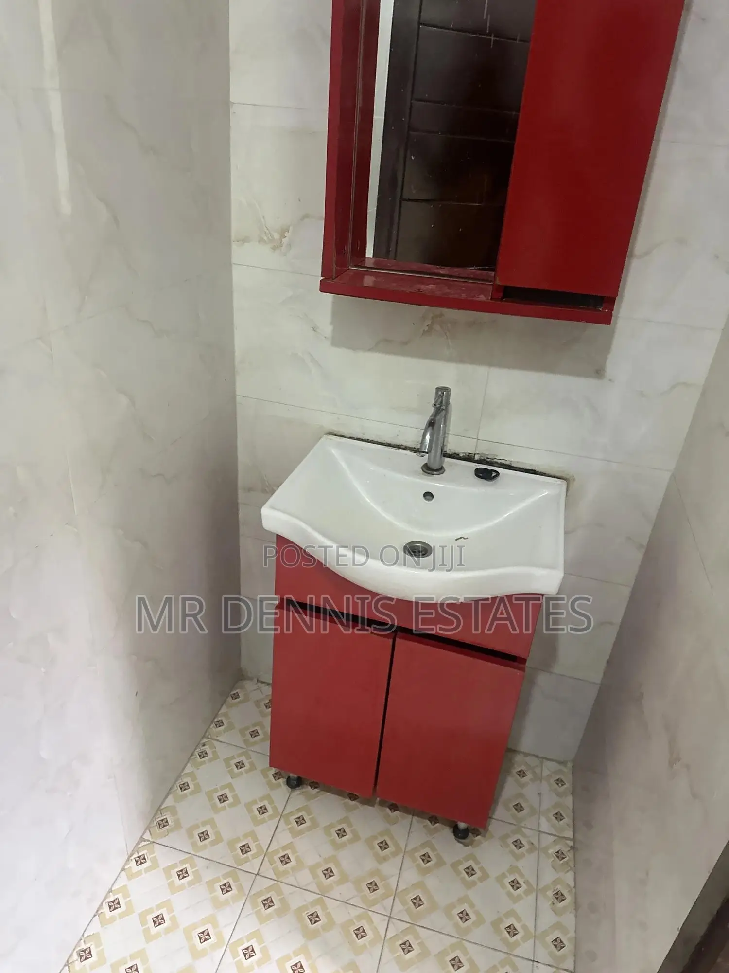 4bdrm House in Westhills Mall for rent