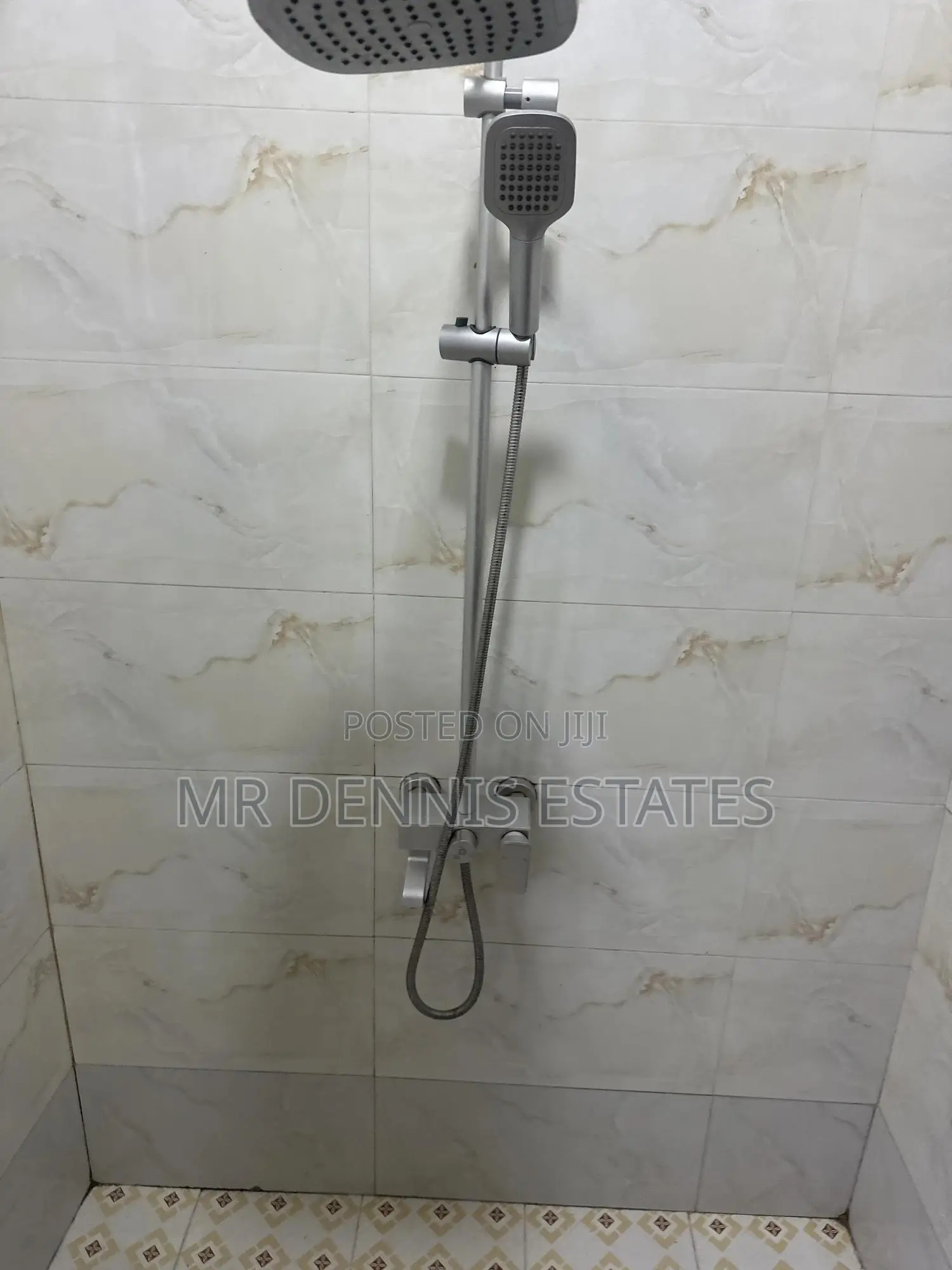 4bdrm House in Westhills Mall for rent