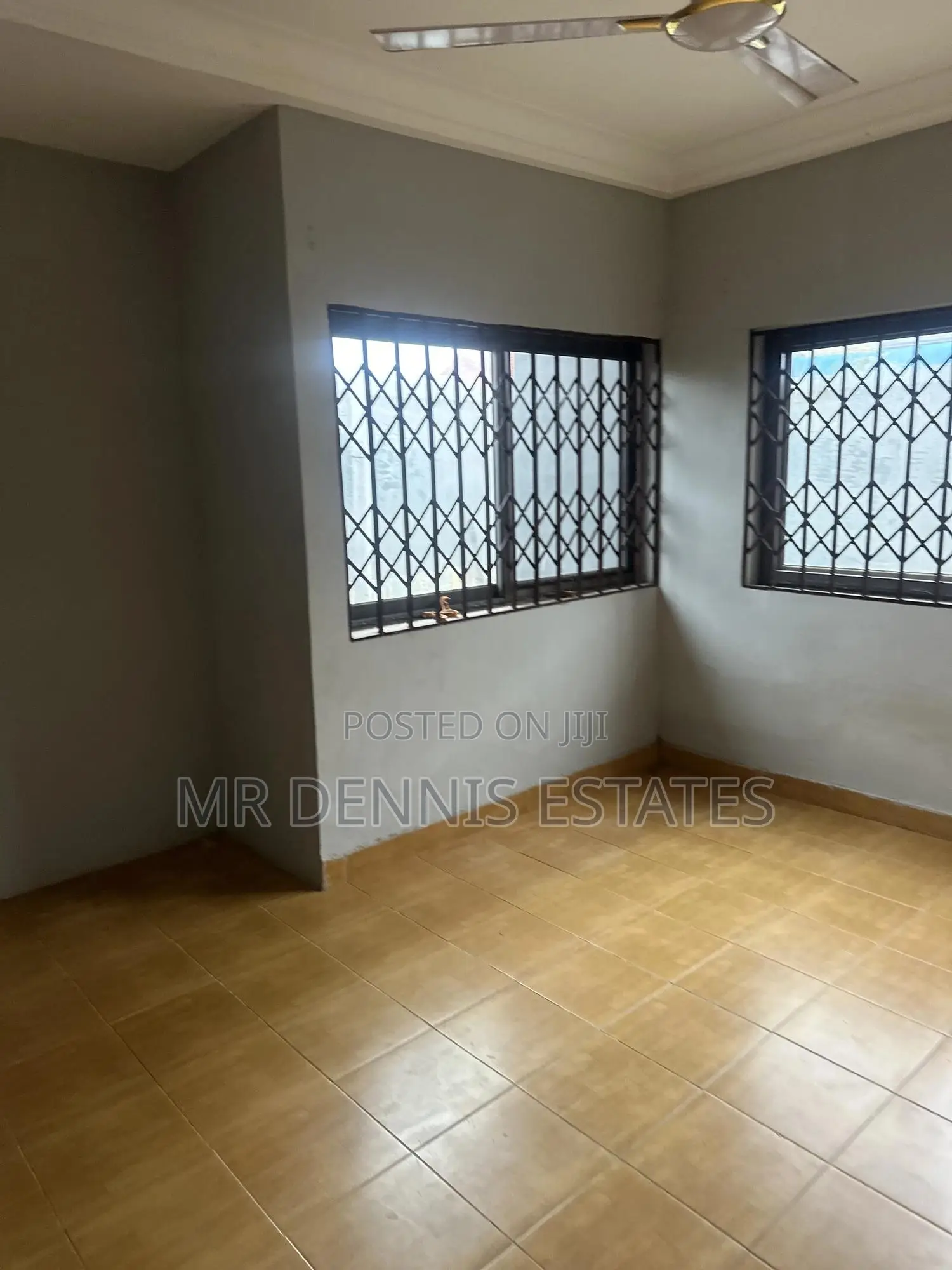 4bdrm House in Westhills Mall for rent