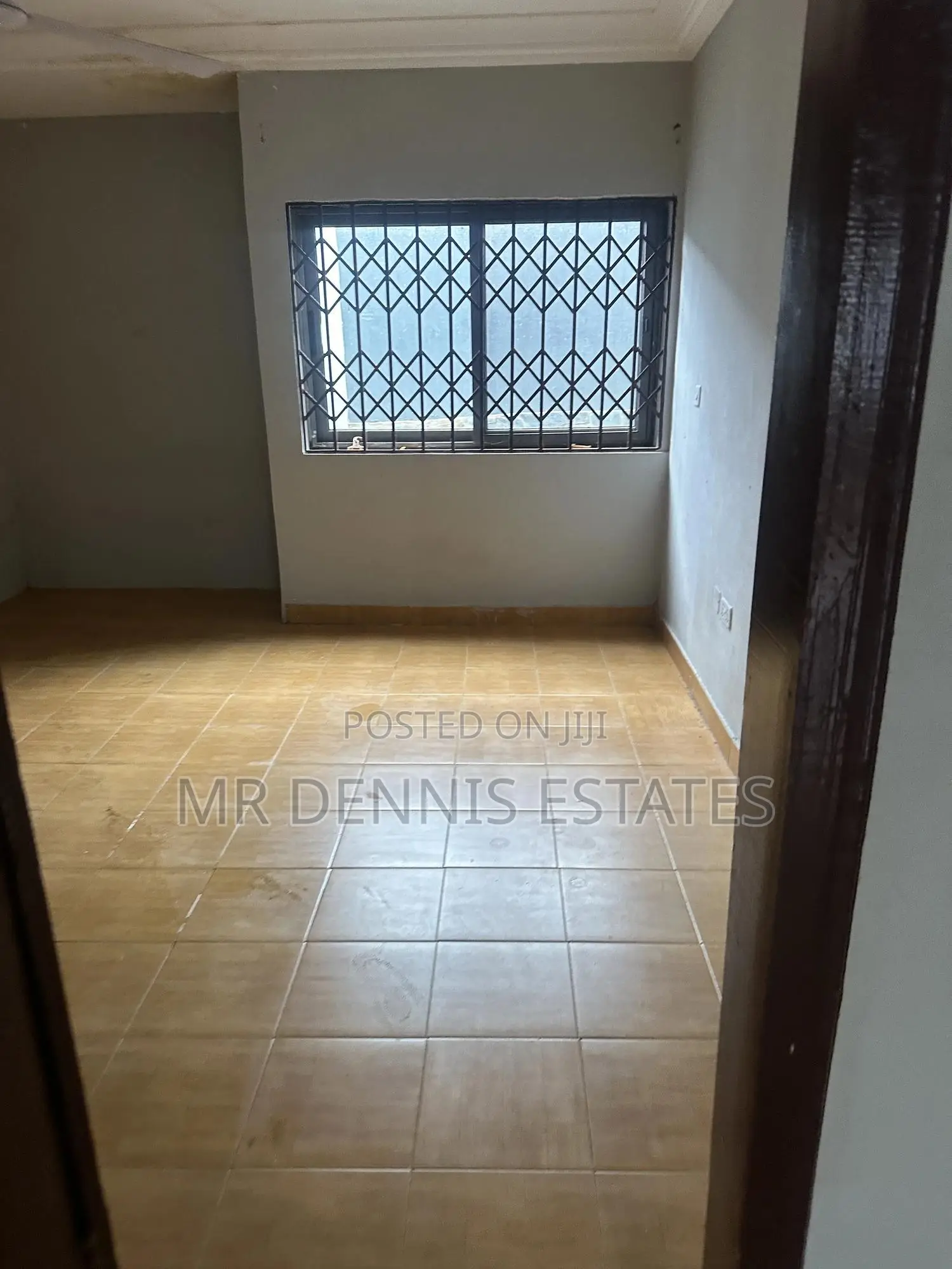 4bdrm House in Westhills Mall for rent