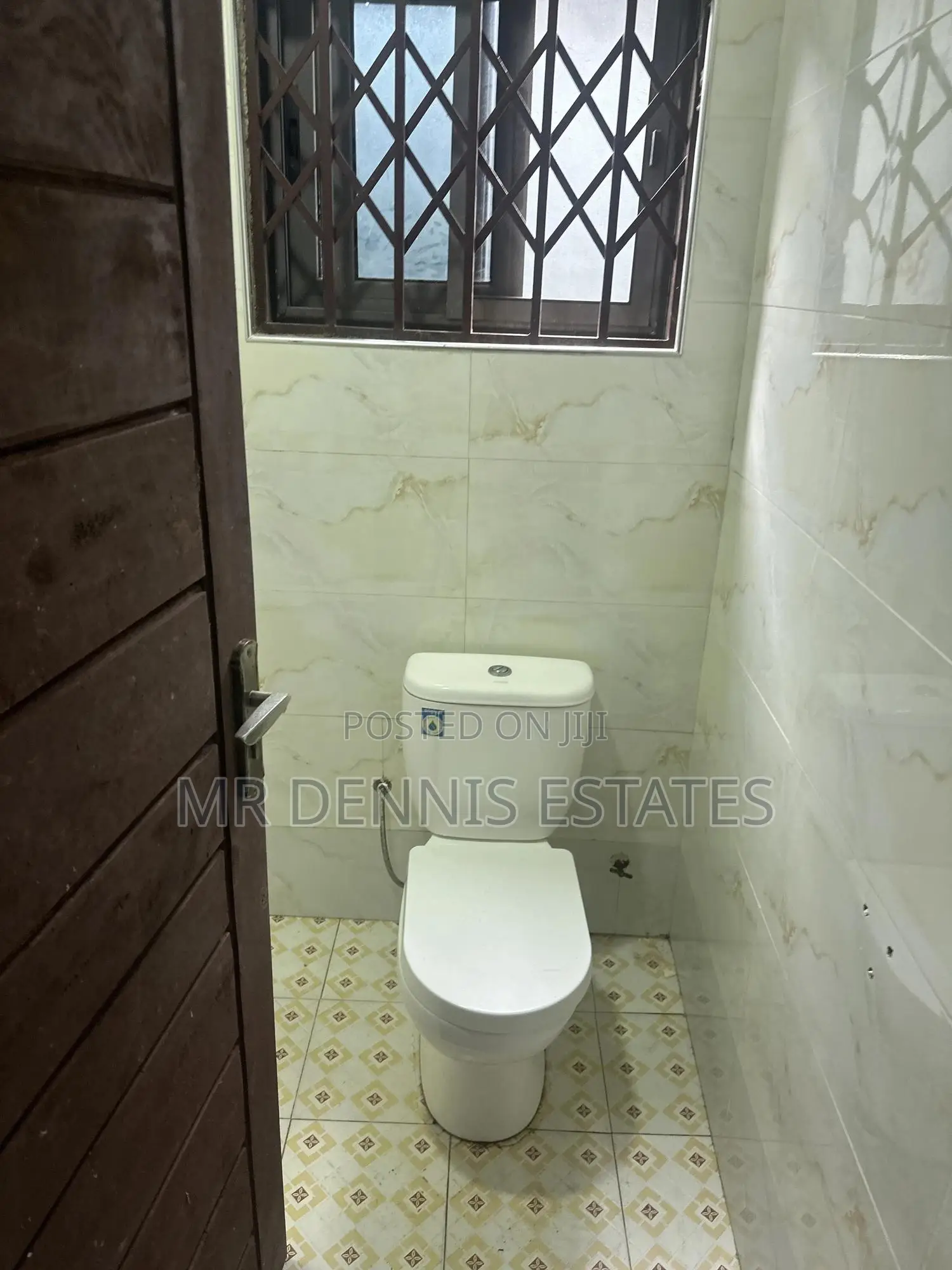 4bdrm House in Westhills Mall for rent