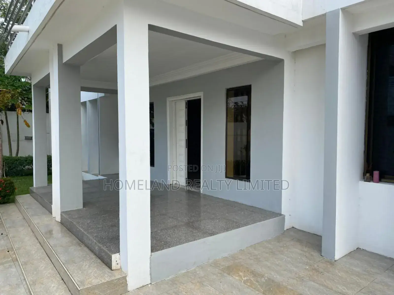 4bdrm Bungalow in Osu Ring Road for rent