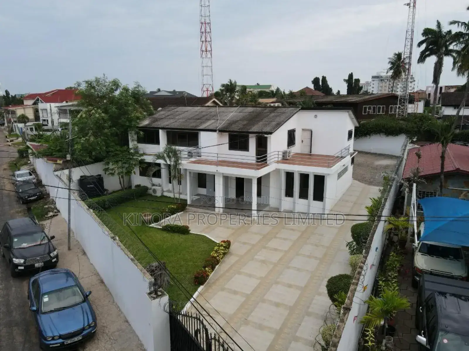 4bdrm Bungalow in Osu Ring Road for rent