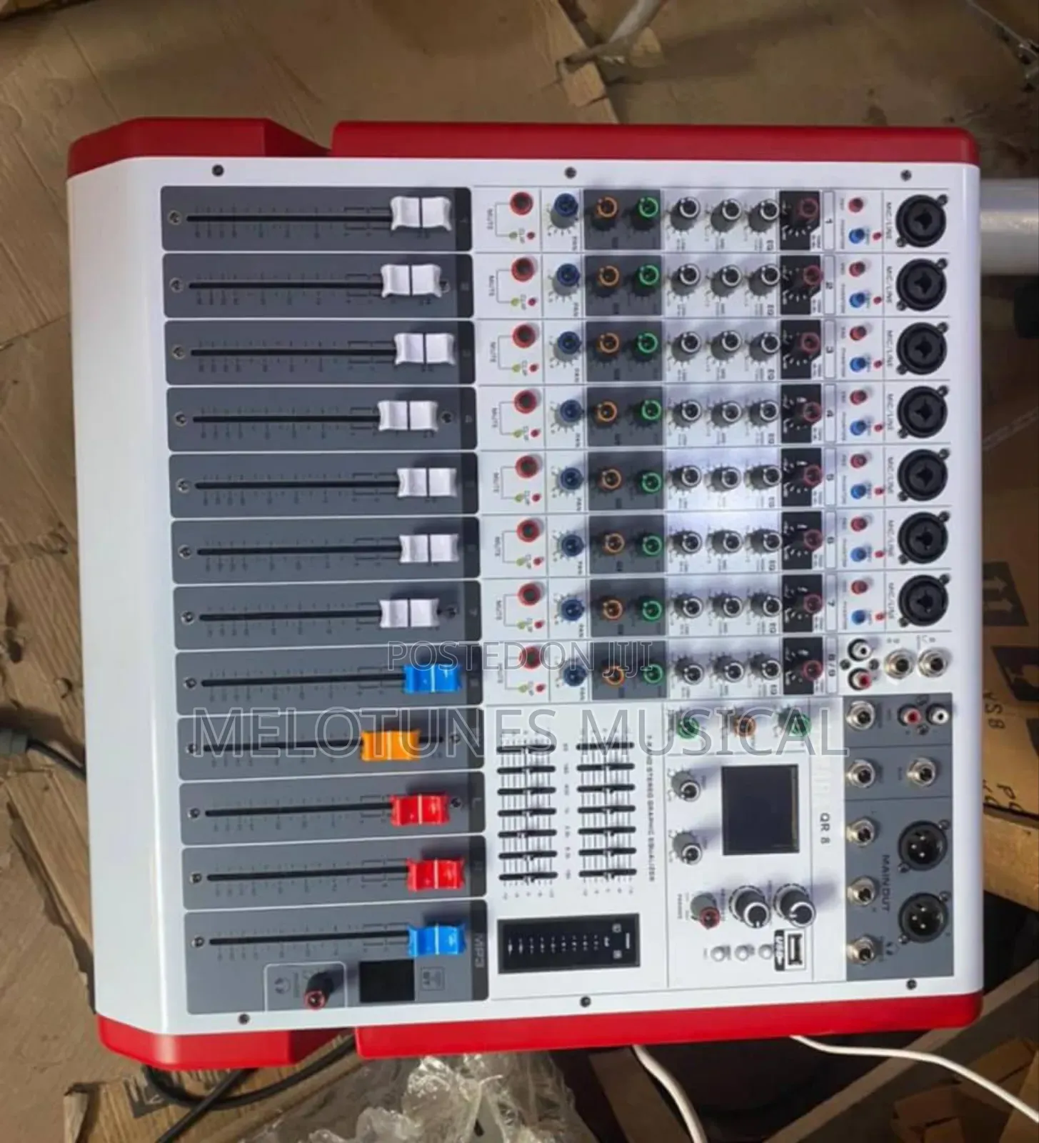 Yamaha Qr8 8-Channel Powered Audio Mixer,