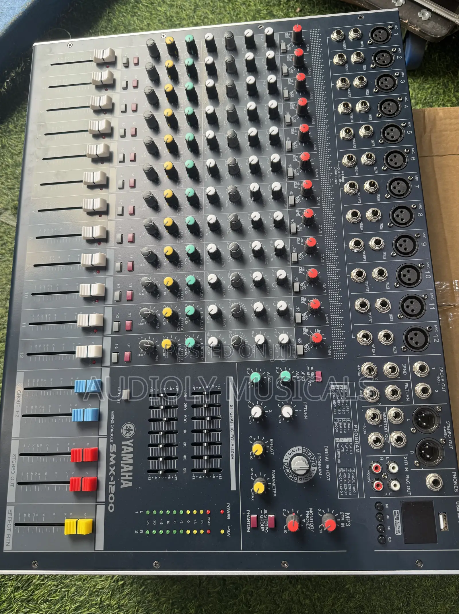 Yamaha SMX -12channel Raw Mixer