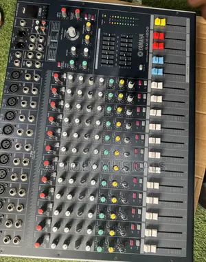 Yamaha SMX -12channel Raw Mixer