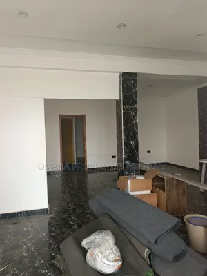 Spacious Shop Ready