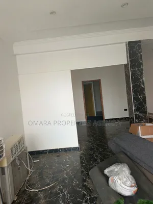 Spacious Shop Ready