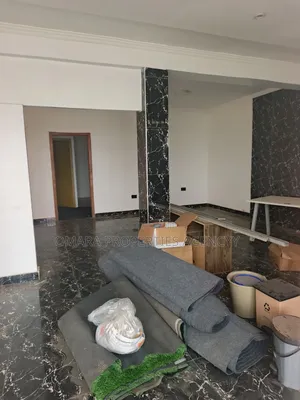 Spacious Shop Ready