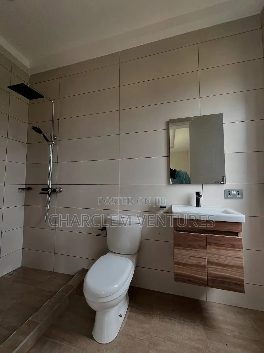 4bdrm House in Charclem Ventures, Accra Metropolitan for rent