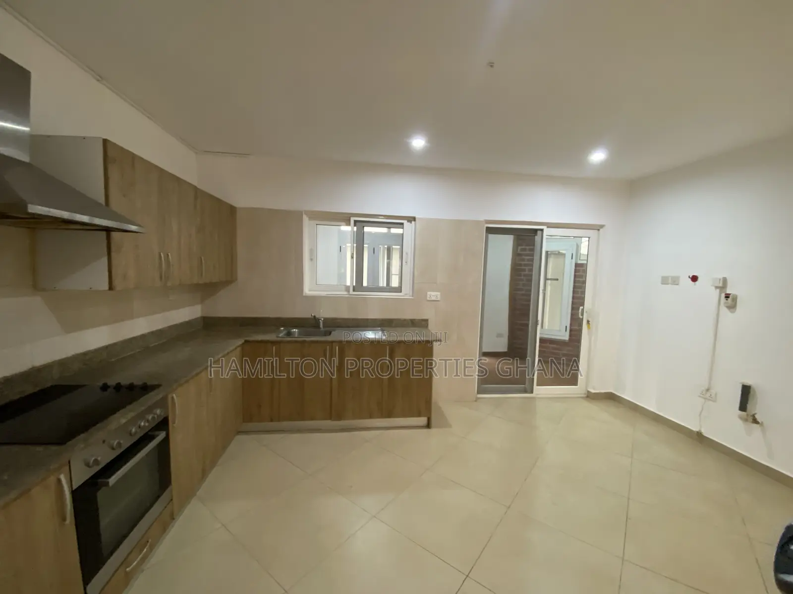 4bdrm Townhouse / Terrace in East Legon for rent