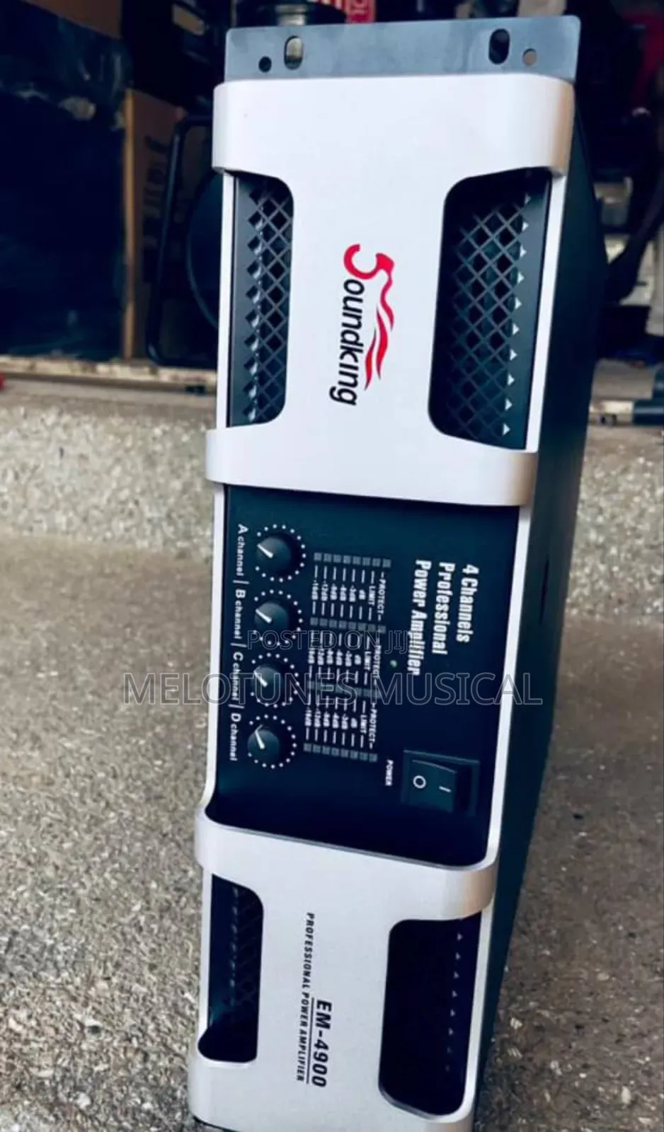 Soundking Em-4900 Professional Power Amplifier.