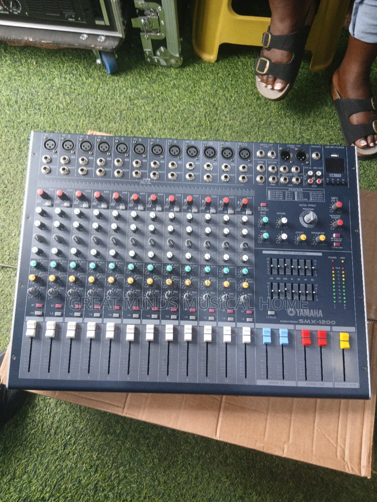 Yamaha SMX 1200 Raw Mixing Console
